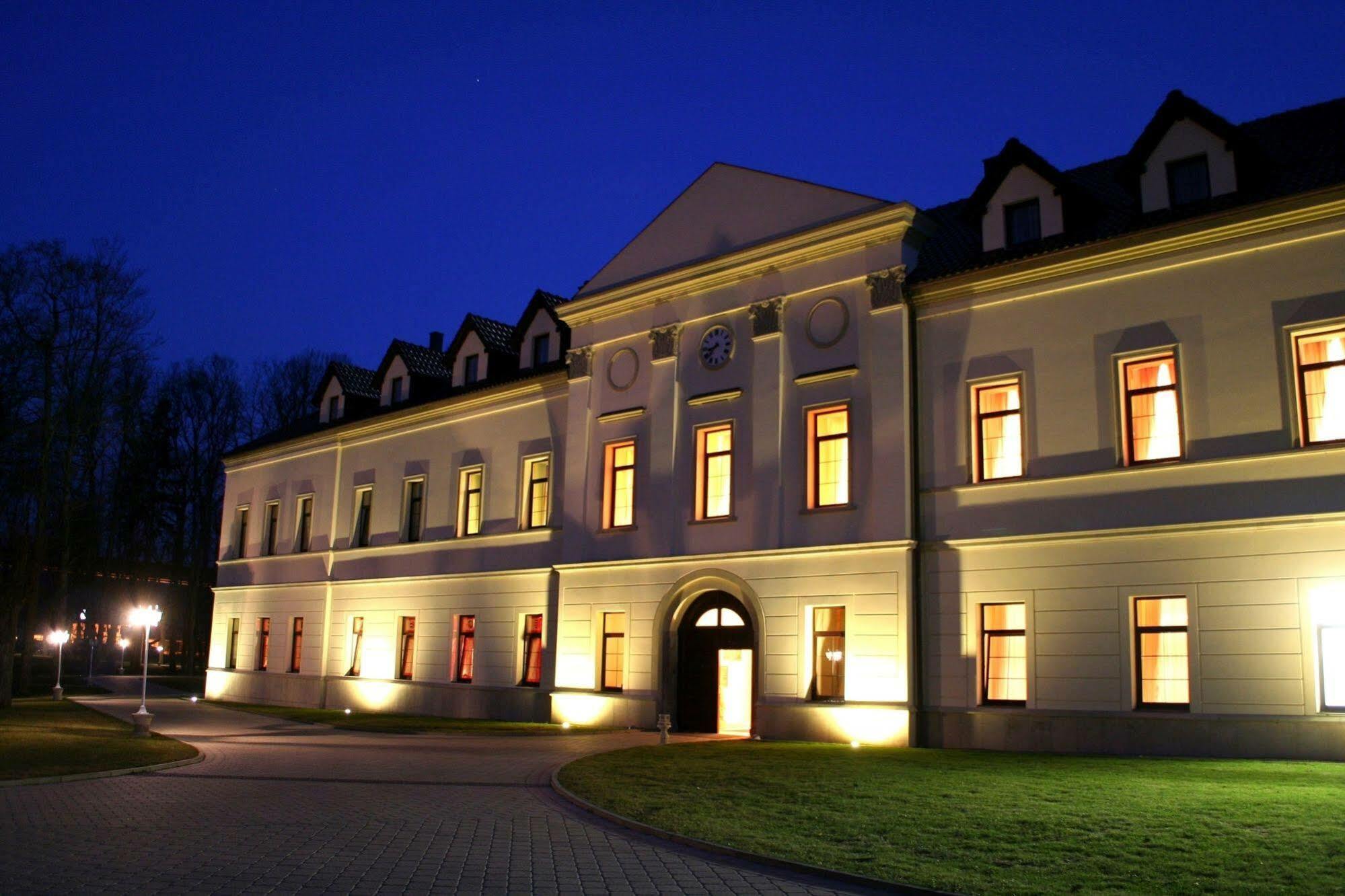 Mostov Zamek Kamenny Dvur酒店 外观 照片